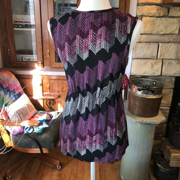 BANANA REPUBLIC SIZE SMALL PURPLE PINK AND BLACK SLEEVELESS BLOUSE NOTTED CENTER - Picture 4 of 4